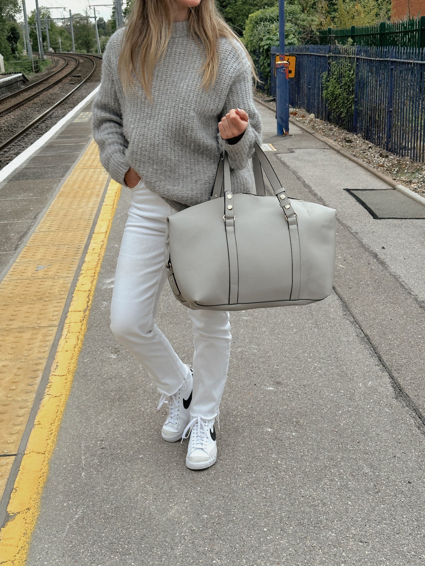The Weekender in Stone Grey